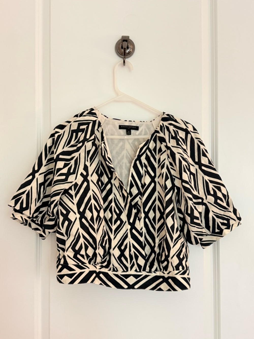 Banana Republic Black and White Geometric V-Neck Puff Sleeve Blouse